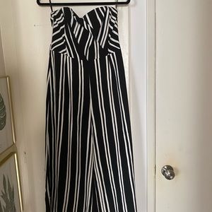 NEVER WORN STRAPLESS BLACK AND WHITE ROMPER